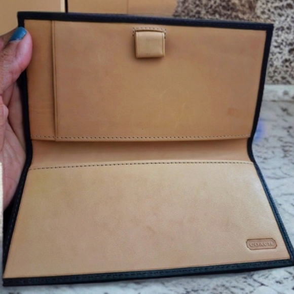 2 in 1 Wallet In Signature Canvas & checkBook. - Picture 13 of 15